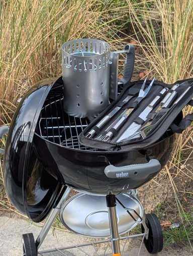 Weber-Grill mit Zubehör