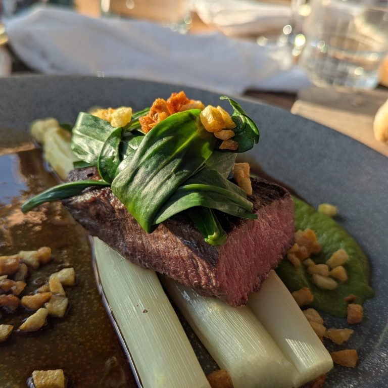 Steak auf Spargel